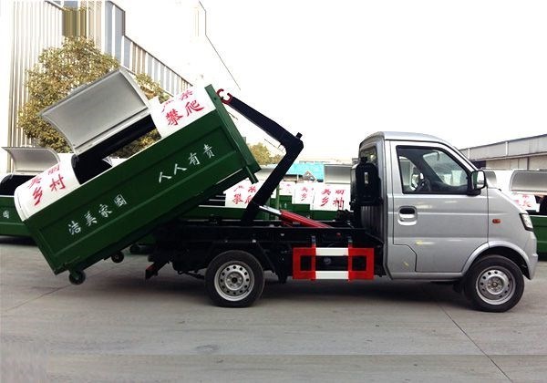 云南筑泓環保設備勾臂式垃圾車